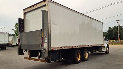 2018 Freightliner M2 106