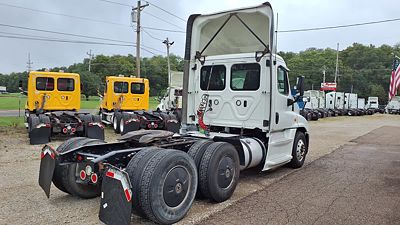 2020 Freightliner CASCADIA 125