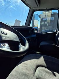 2019 Volvo VNL64T-300