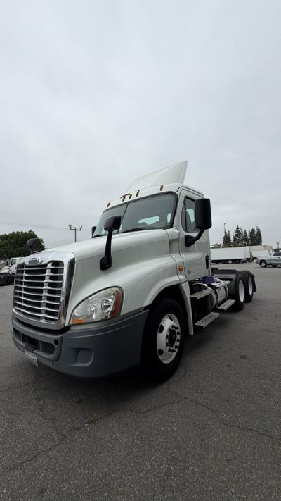 2020 Freightliner CASCADIA 125