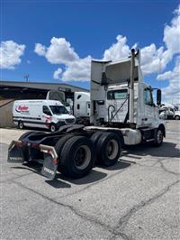 2017 Volvo VNL64T