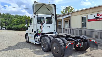 2020 Freightliner CASCADIA 125