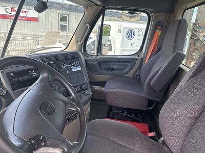 2020 Freightliner CASCADIA 113