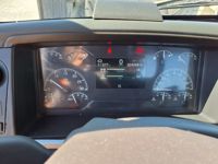 2019 Volvo VNL64T-300