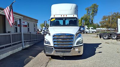2019 Freightliner NEW CASCADIA 126