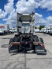 2017 Volvo VNL64T