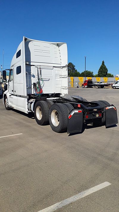 2020 Volvo VNL64T-760