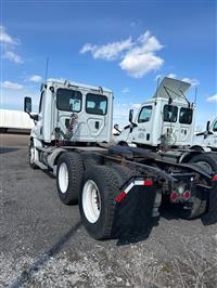 2017 Freightliner CASCADIA 113