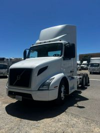 2018 Volvo VNL64T-300