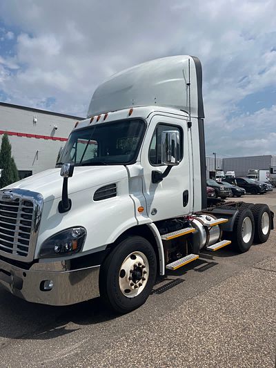 2017 Freightliner CASCADIA 113