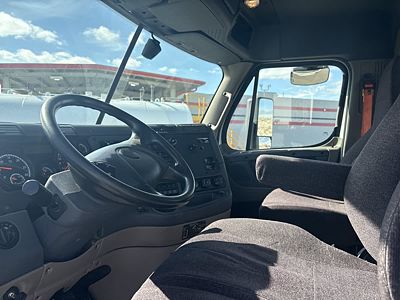 2018 Freightliner CASCADIA 125