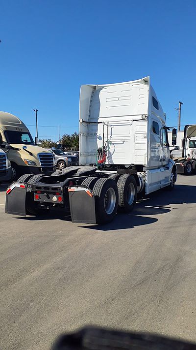 2020 Volvo VNL64T-760