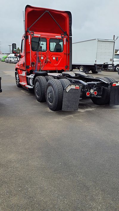2019 Freightliner CASCADIA 125