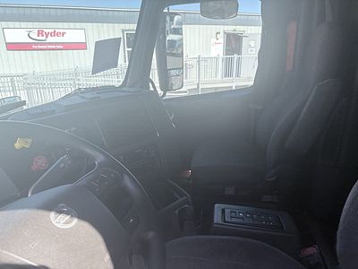 2021 Volvo VNL64T-740