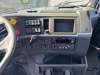 2020 Volvo VNL64T-300