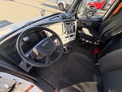 2020 Freightliner NEW CASCADIA 126