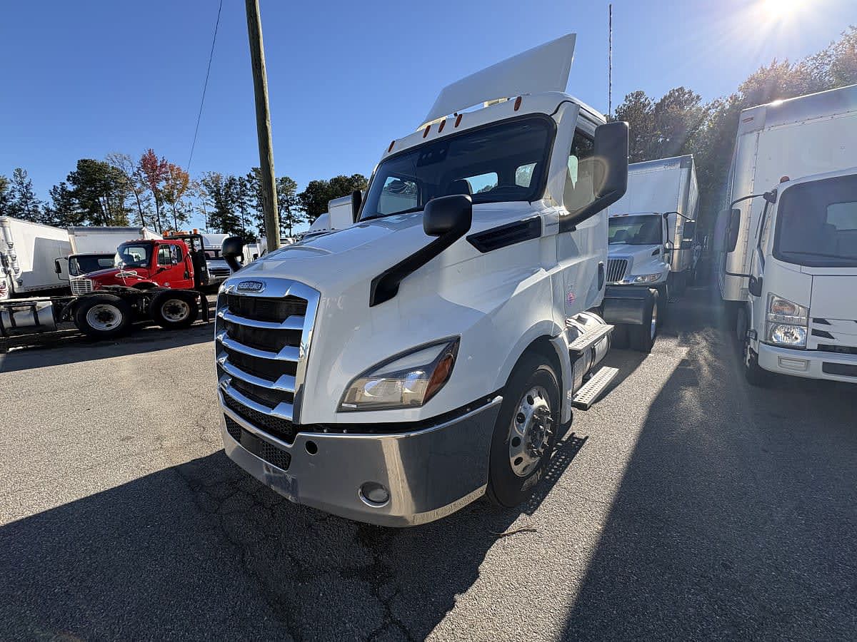 2020 Freightliner NEW CASCADIA 126