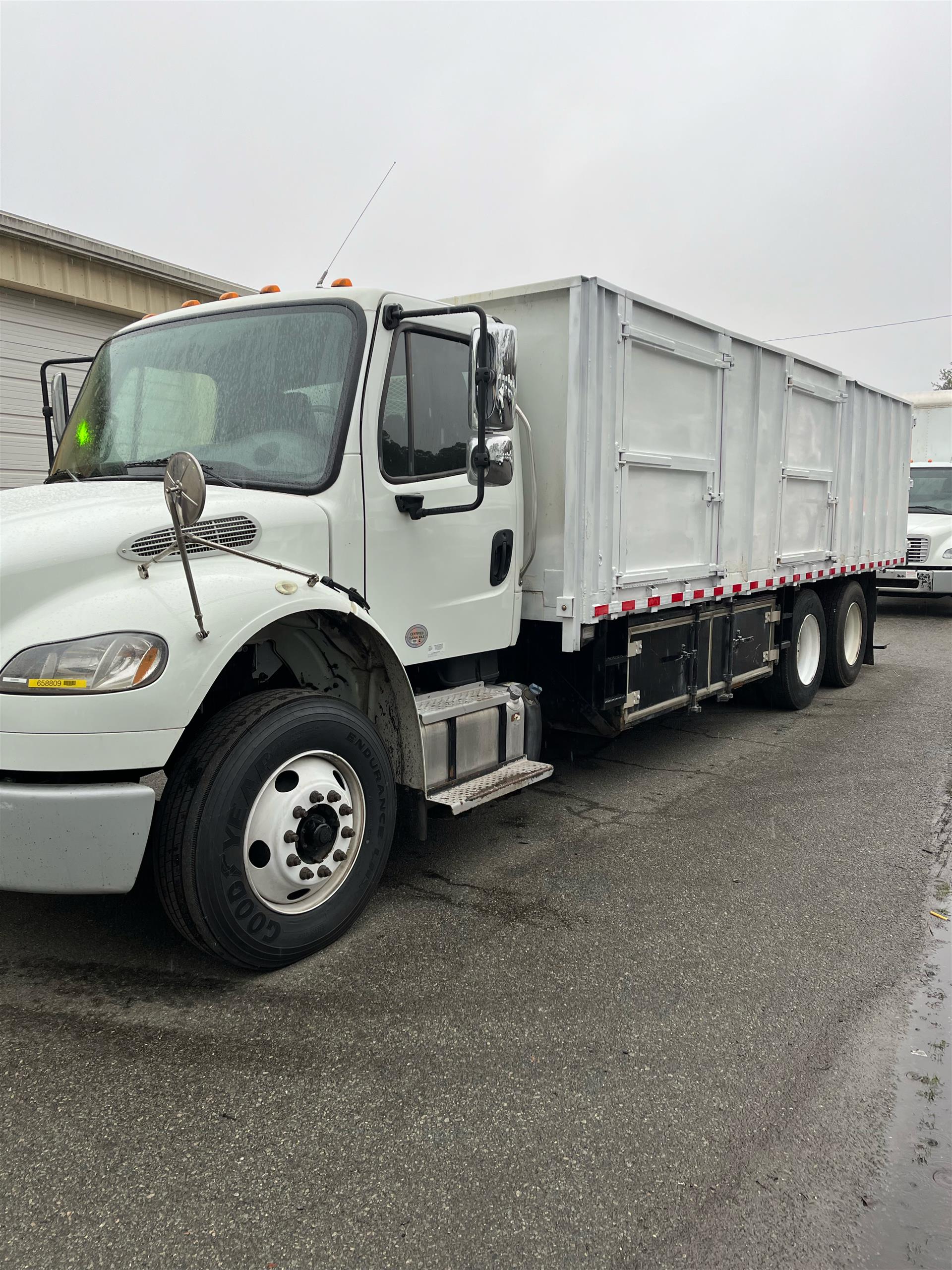 2016 Freightliner M2 106