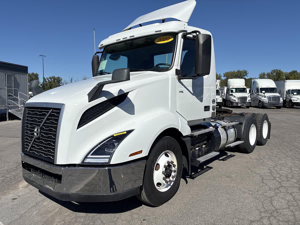 2020 Volvo VNL64T-300