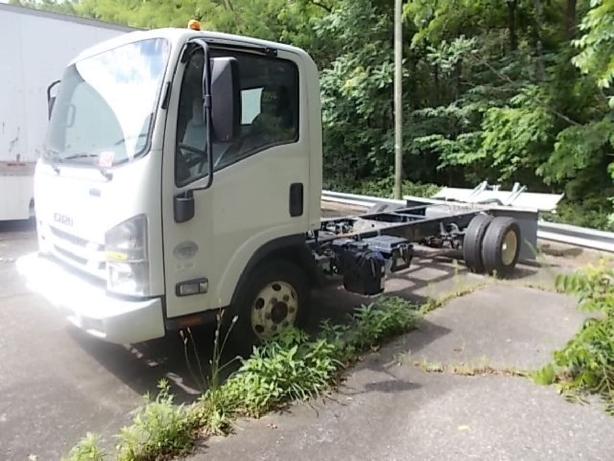 2018 Isuzu NPR HD