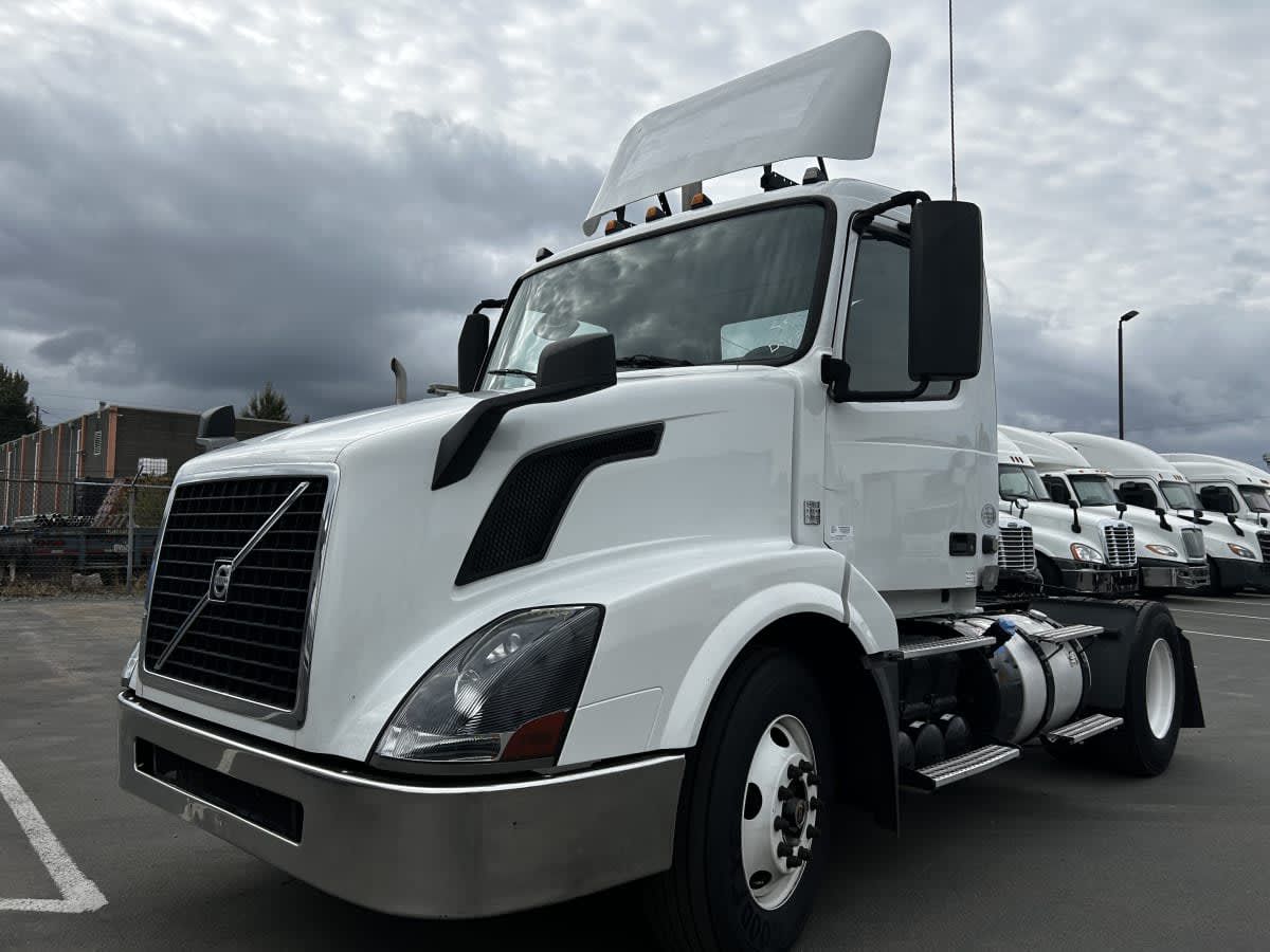 2016 Volvo VNL42T