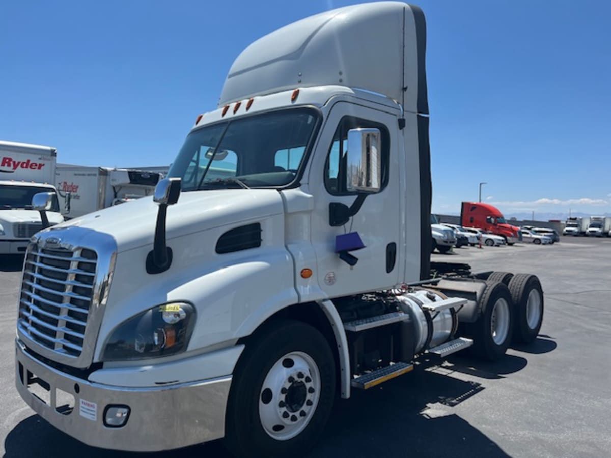 2017 Freightliner CASCADIA 113