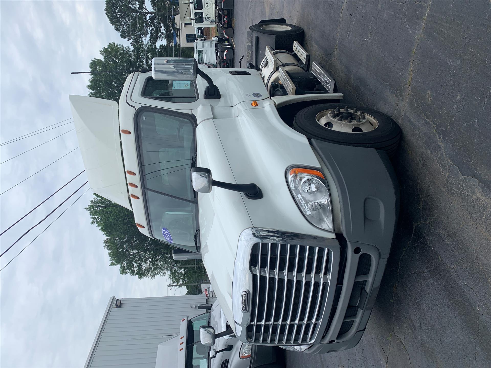 2019 Freightliner CASCADIA 125