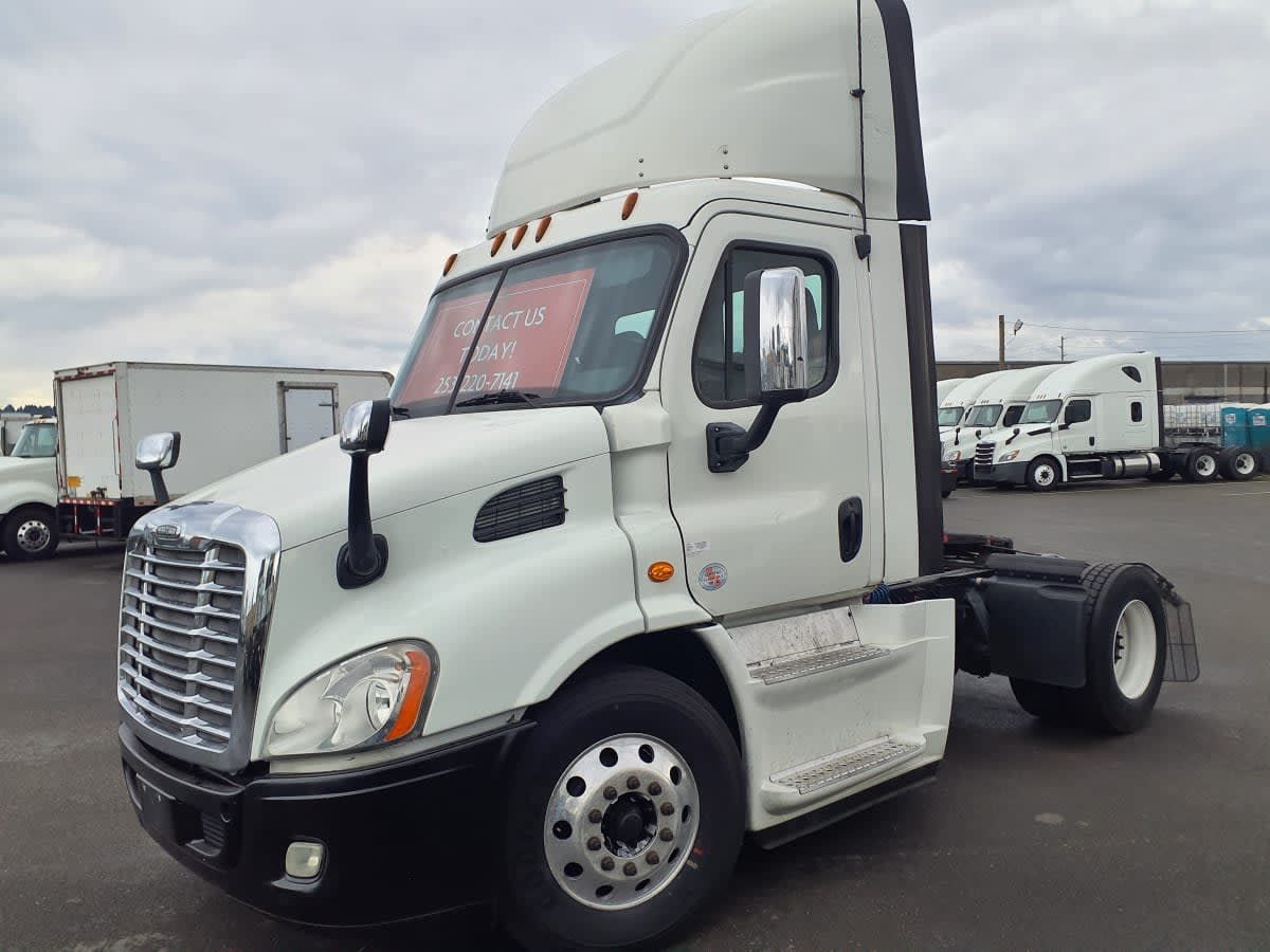 2015 Freightliner CASCADIA 113
