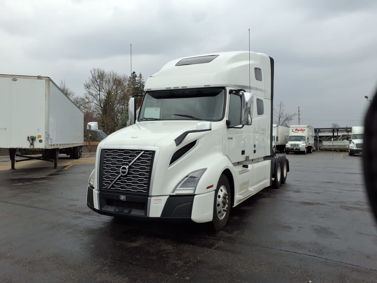 2020 Volvo VNL64T-300