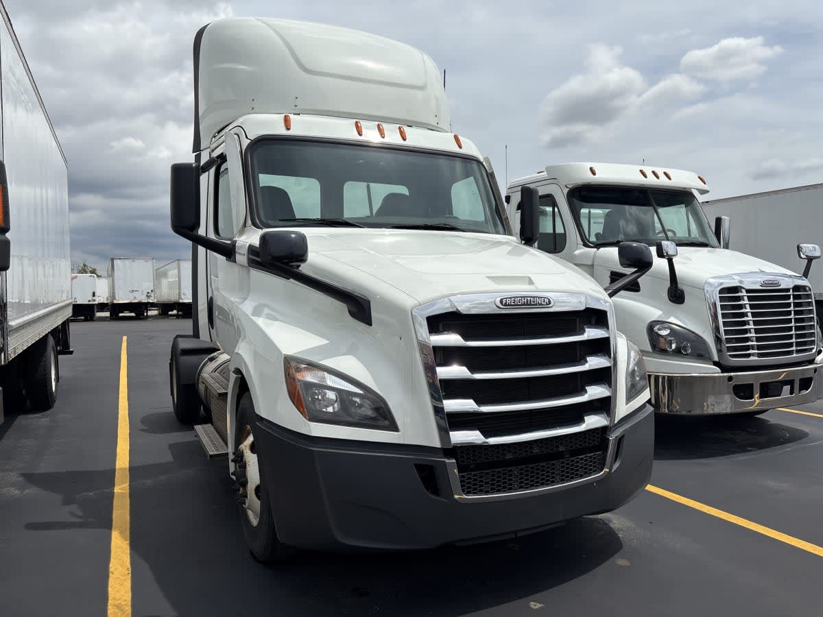 2020 Freightliner NEW CASCADIA 126