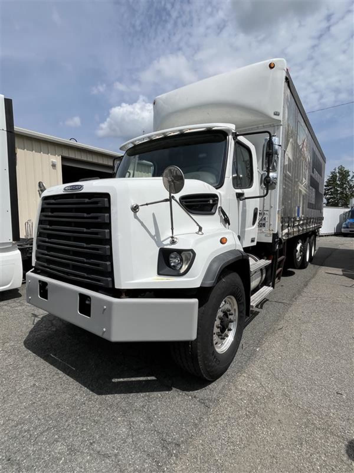 2016 Freightliner 108SD