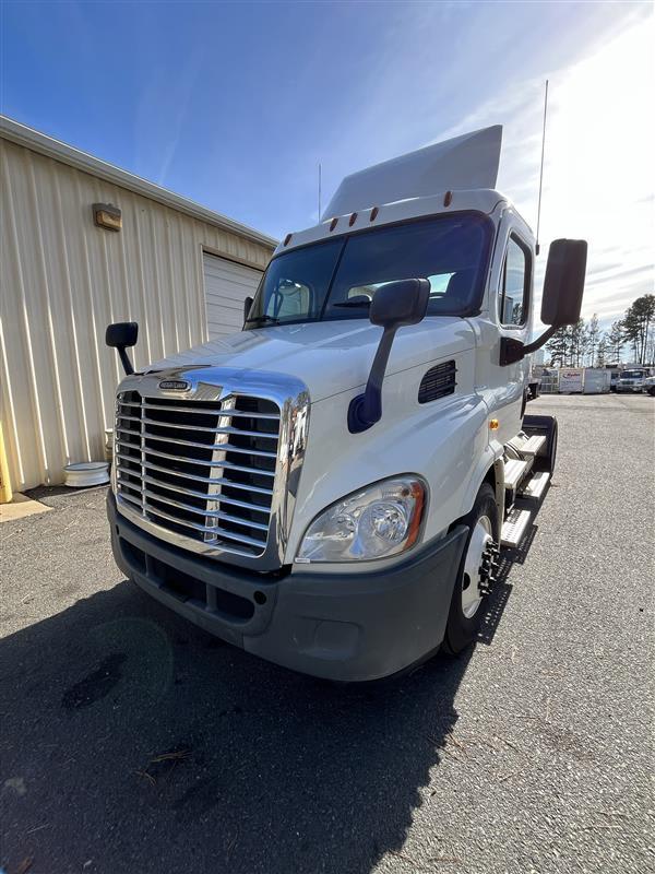 2015 Freightliner CASCADIA 113