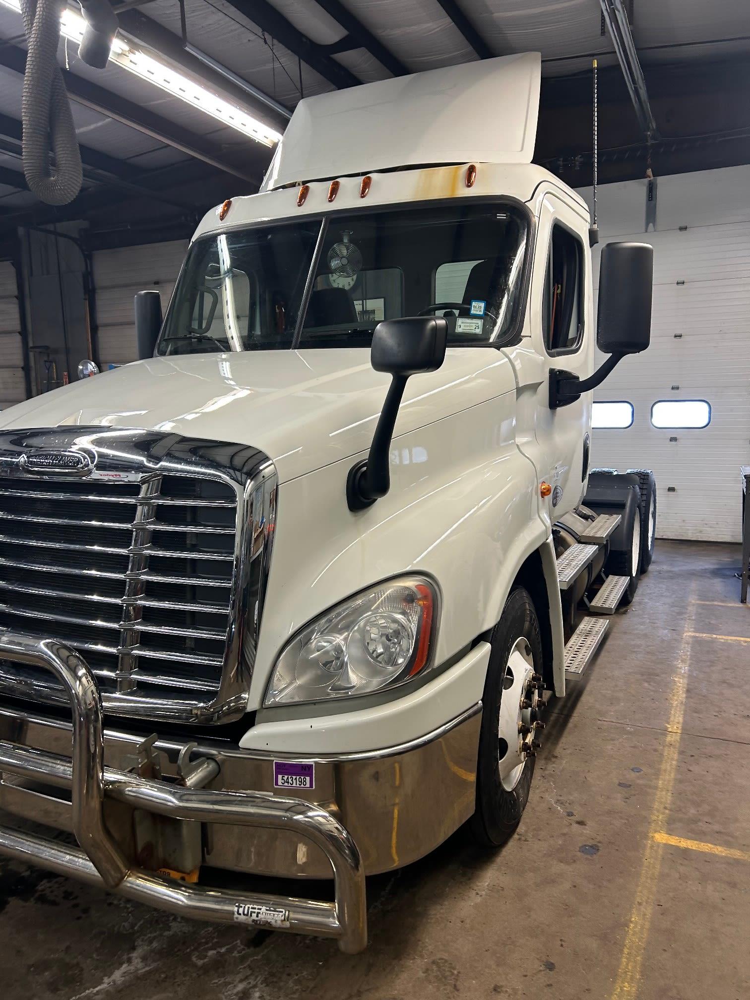 2018 Freightliner CASCADIA 125