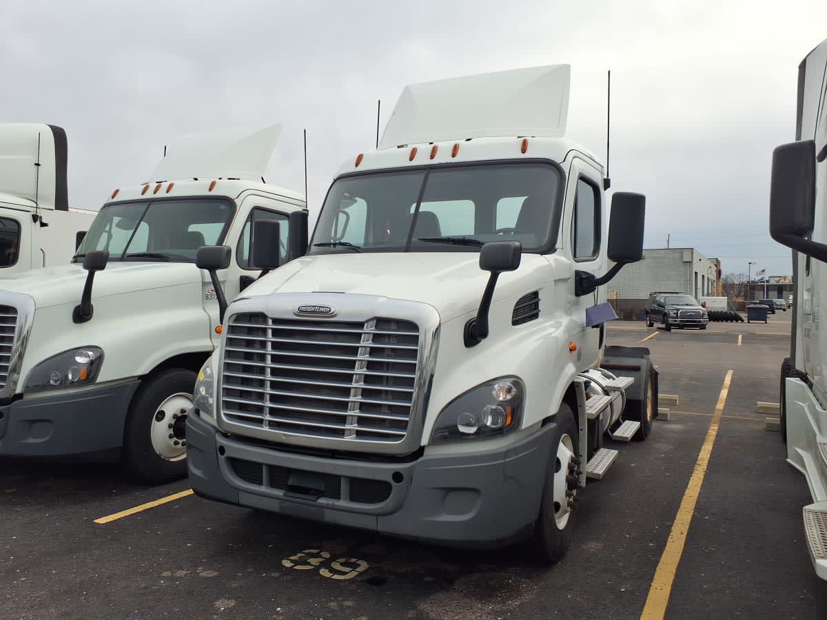 2016 Freightliner CASCADIA 113