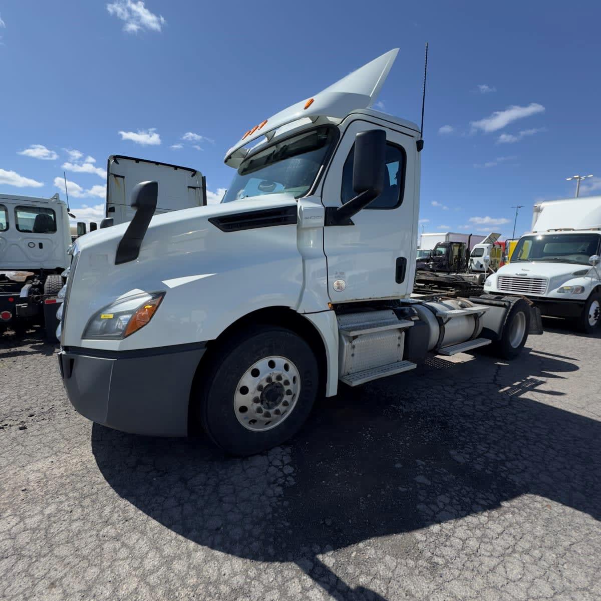 2019 Freightliner NEW CASCADIA 126