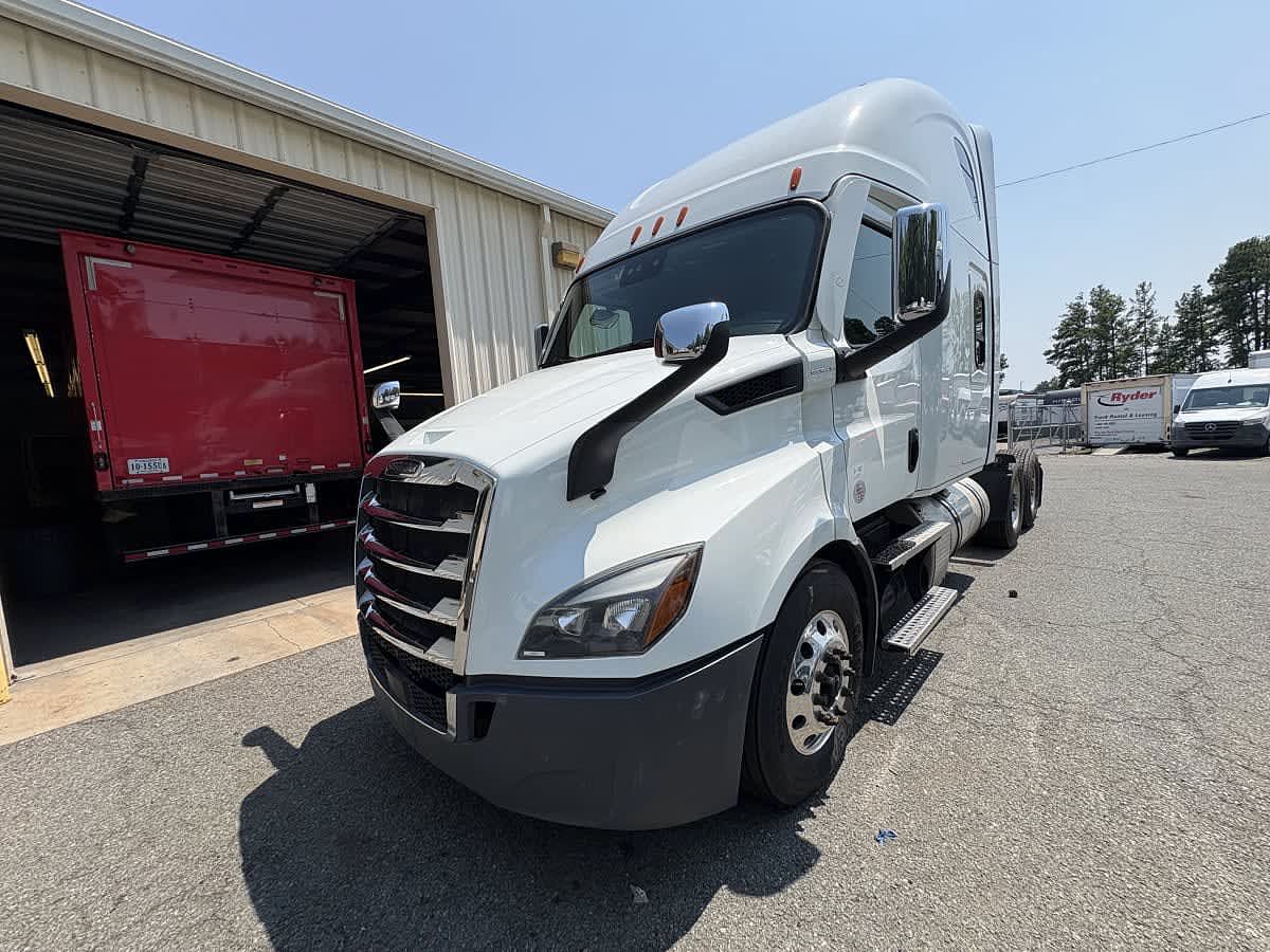 2021 Freightliner NEW CASCADIA 116