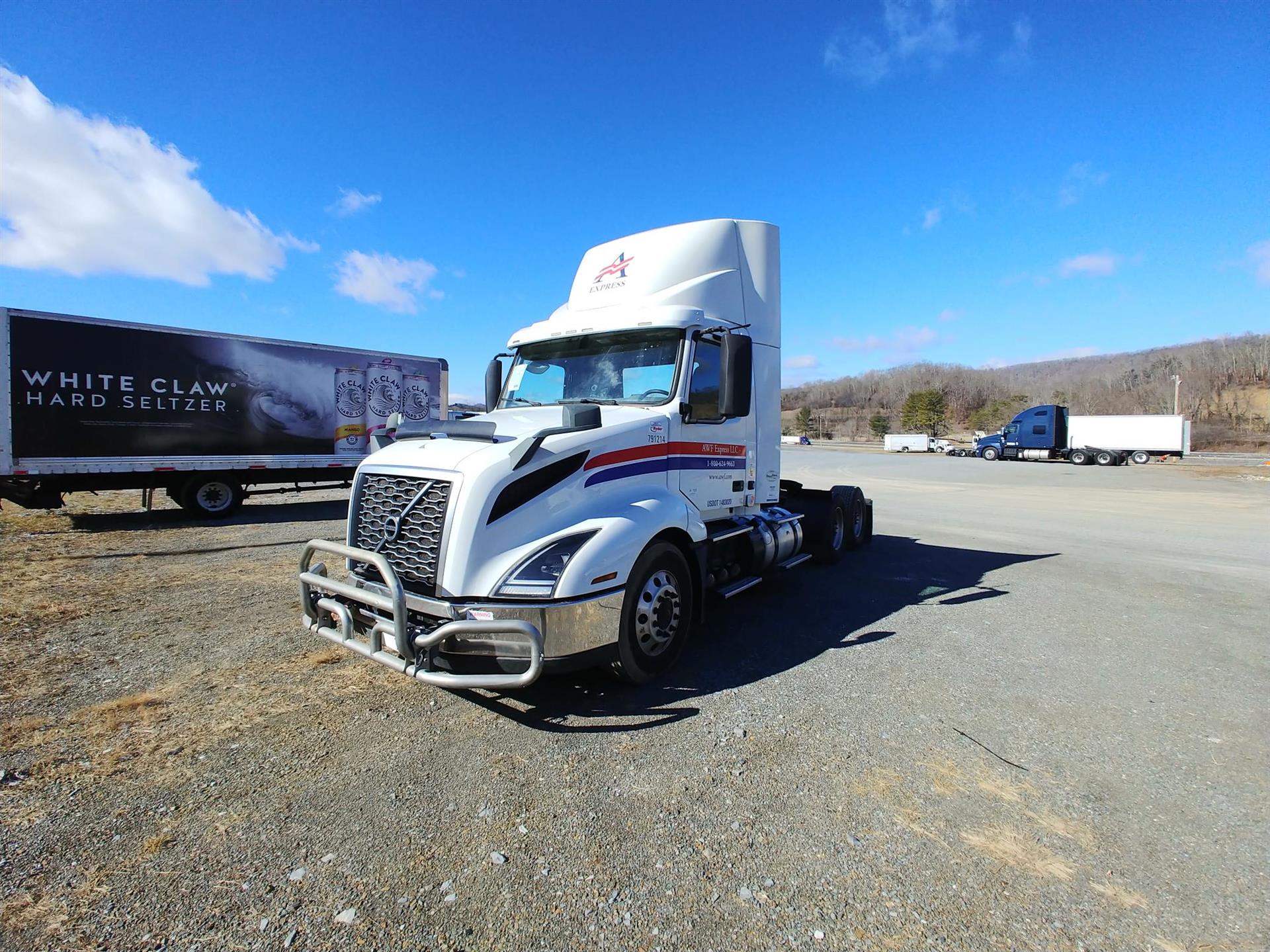 2019 Volvo VNL64T-300