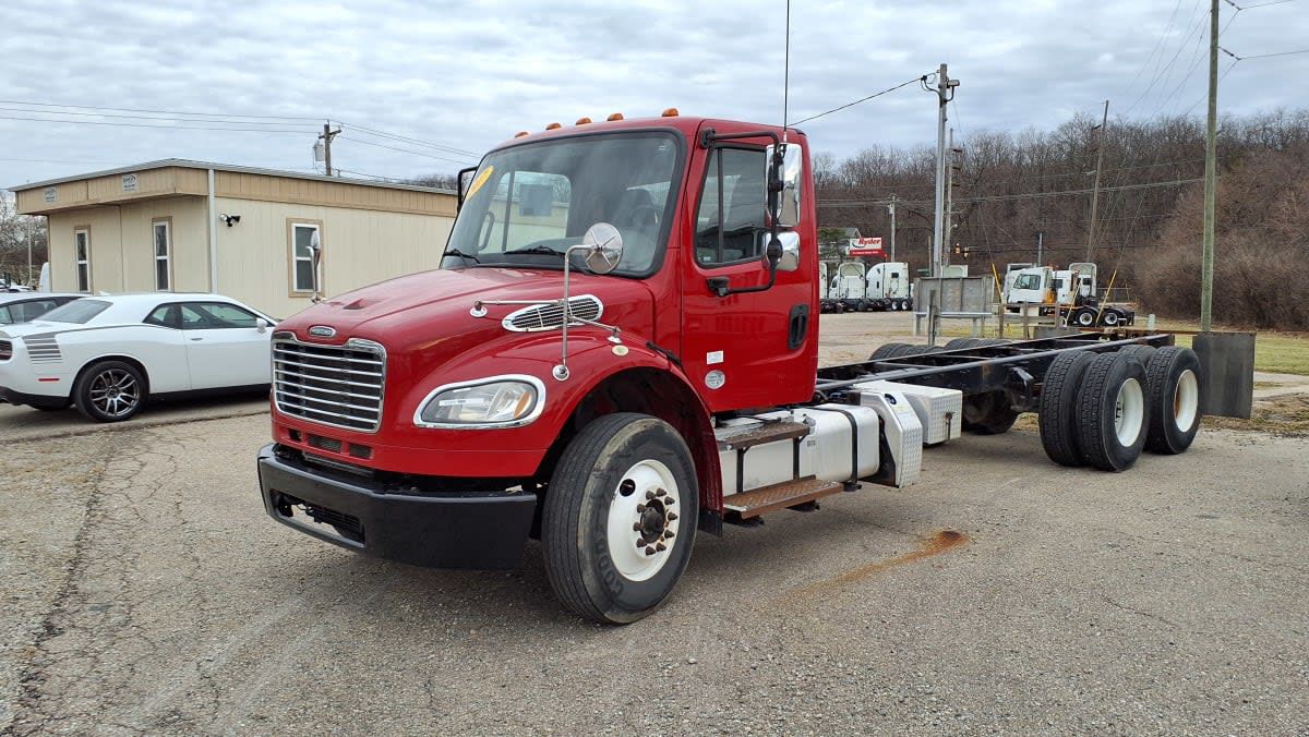 2017 Freightliner M2 106