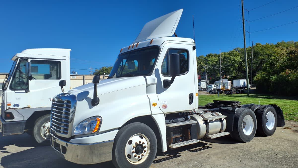 2016 Freightliner CASCADIA 125