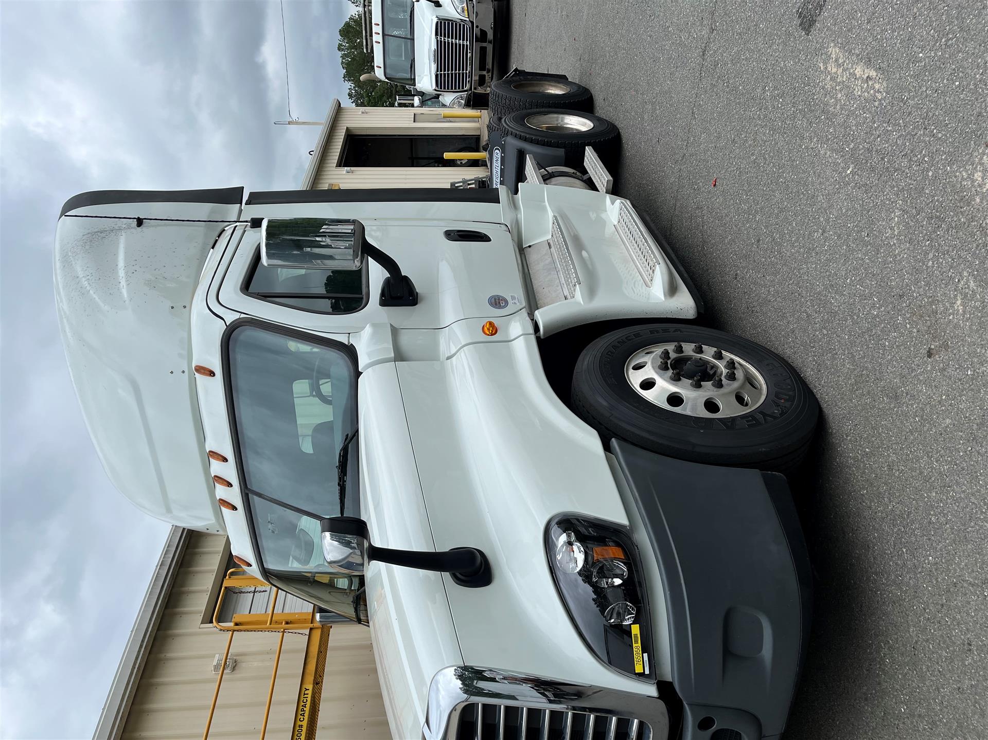 2018 Freightliner CASCADIA 125