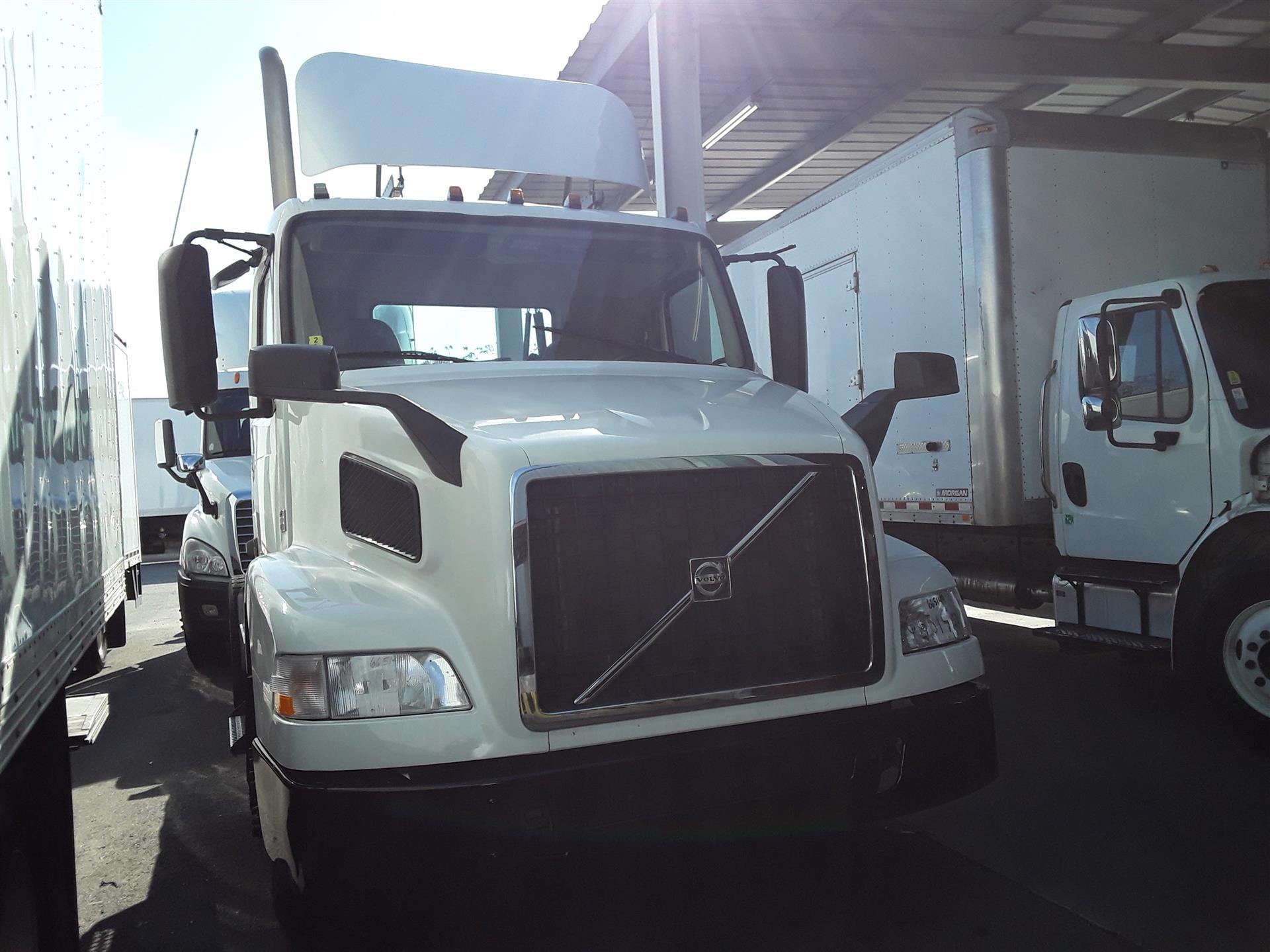 2017 Volvo VNM42T