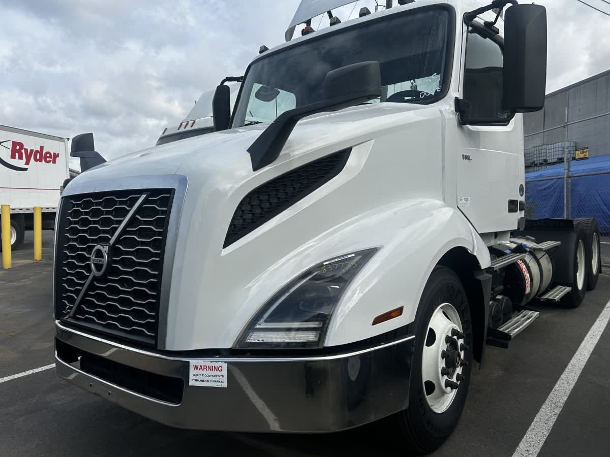2019 Volvo VNL64T-300