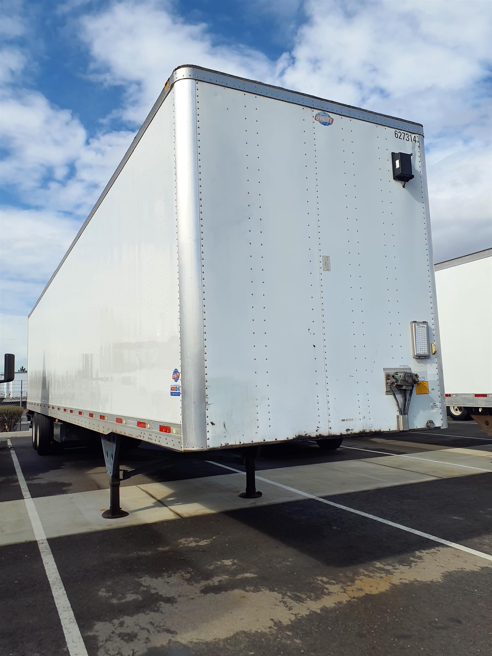 2011 Utility 4000DX 48/162/102