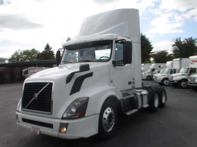 2017 Volvo VNL64T