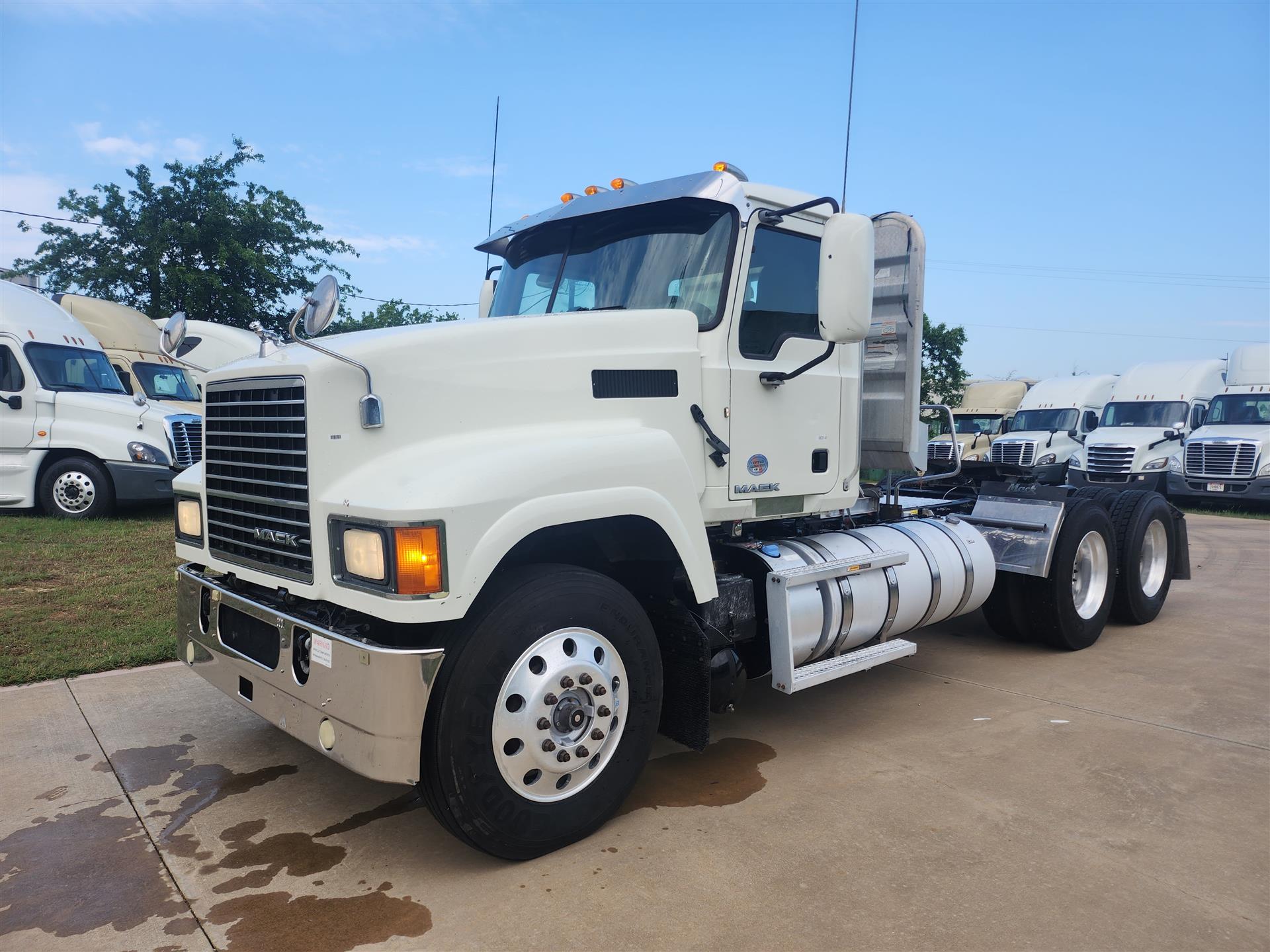 Mack CHU600 Trucks For Sale