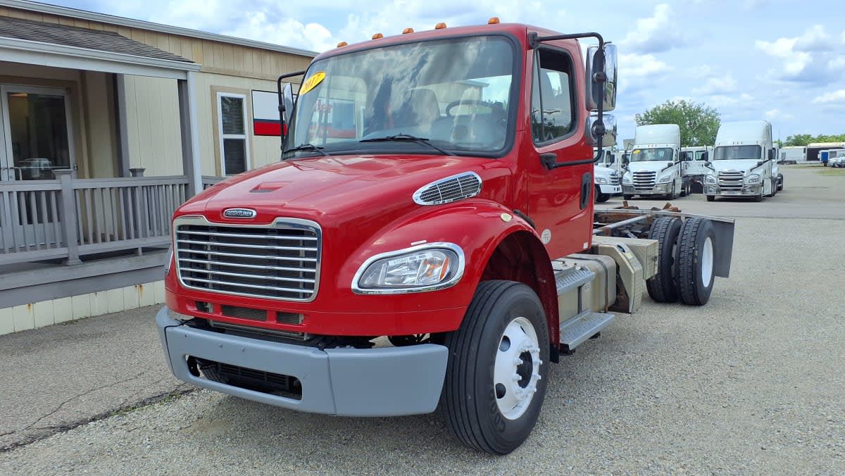 2017 Freightliner M2 106