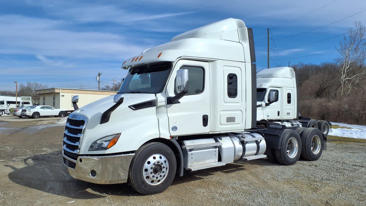 2020 Freightliner NEW CASCADIA 116