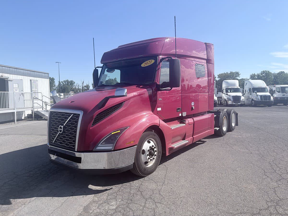 2021 Volvo VNL64T-740