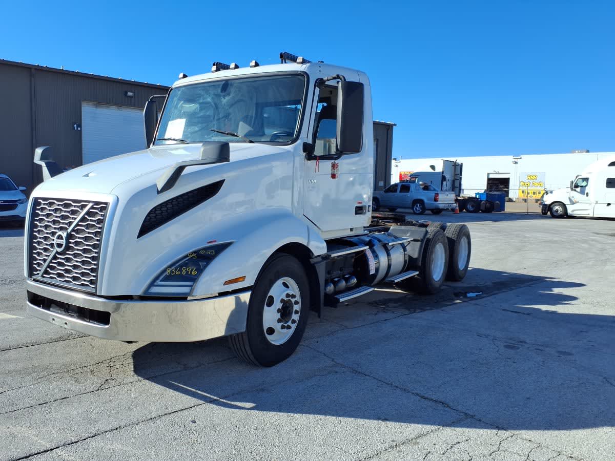 2019 Volvo VNL64T-300