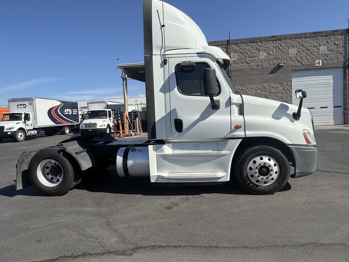 2020 Freightliner CASCADIA 125